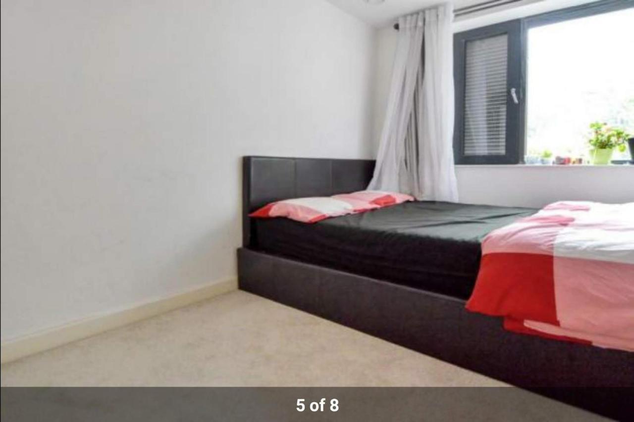 London Holiday Home Newly Refurbished - Entire 4 Bedroom Private House With Kitchen, Living Room & Private Garden - 1 Cape House London, Within 30 Mins From Central London, London Bridge & Canary Wharf Kültér fotó