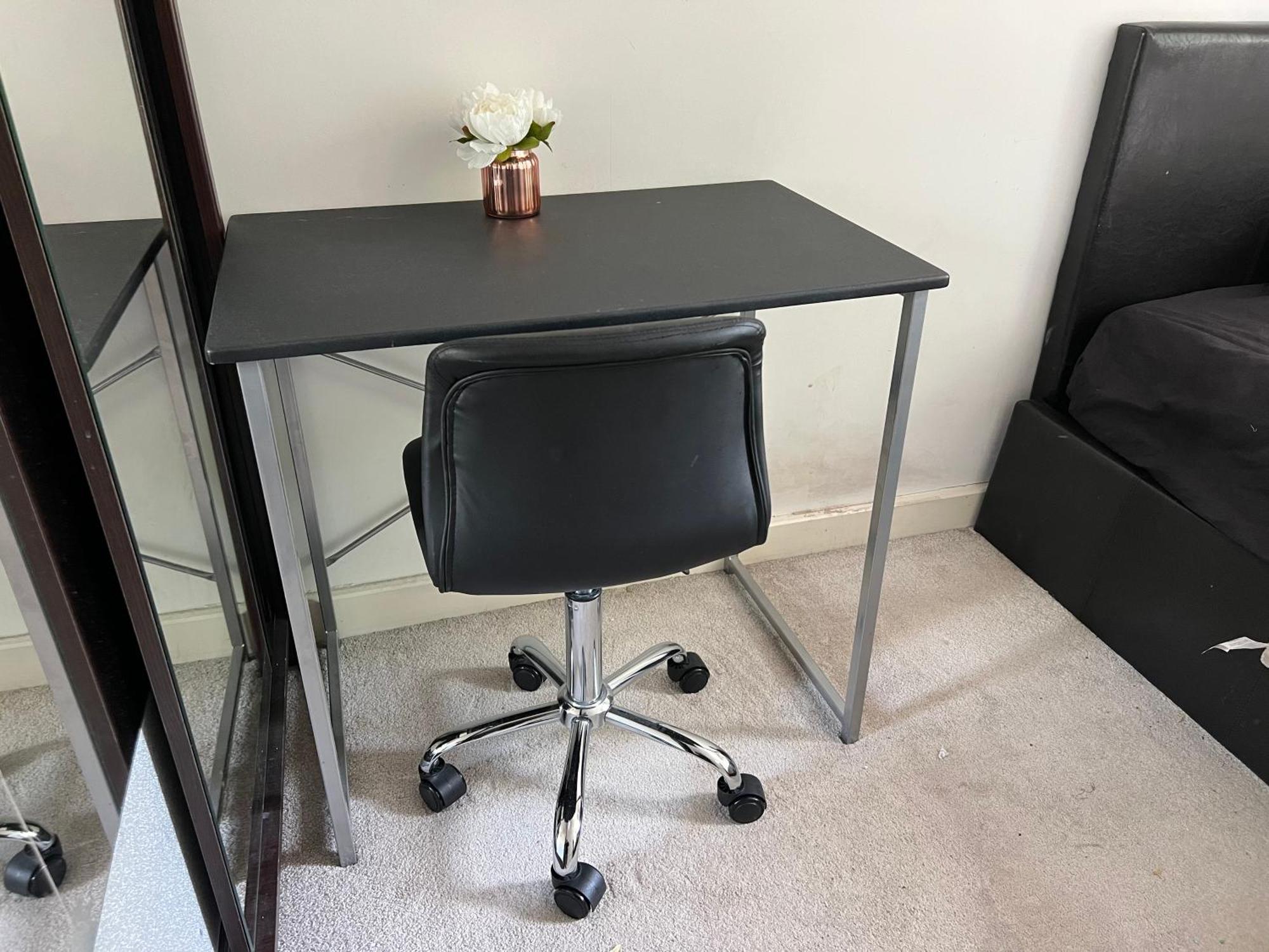 London Holiday Home Newly Refurbished - Entire 4 Bedroom Private House With Kitchen, Living Room & Private Garden - 1 Cape House London, Within 30 Mins From Central London, London Bridge & Canary Wharf Kültér fotó